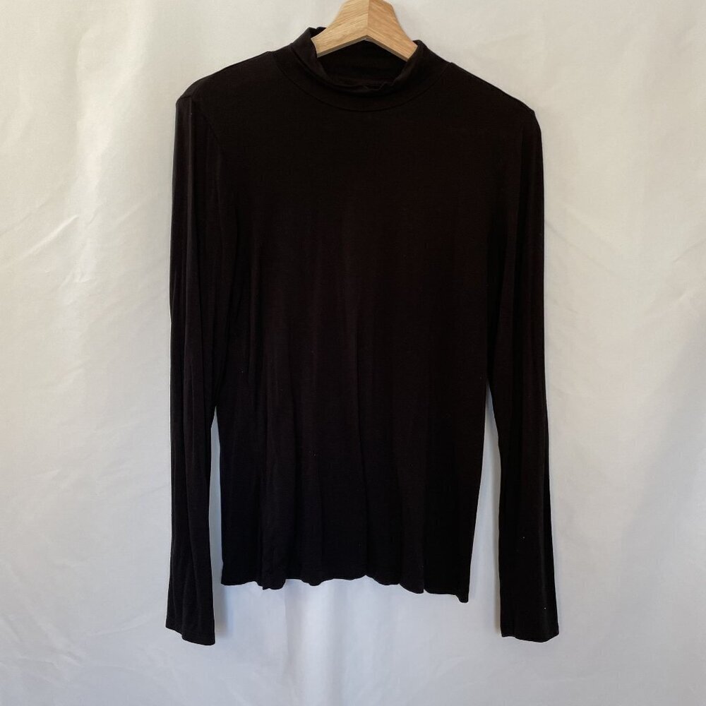 Tahari women's size M rayon spandex lightweight turtleneck sweater top